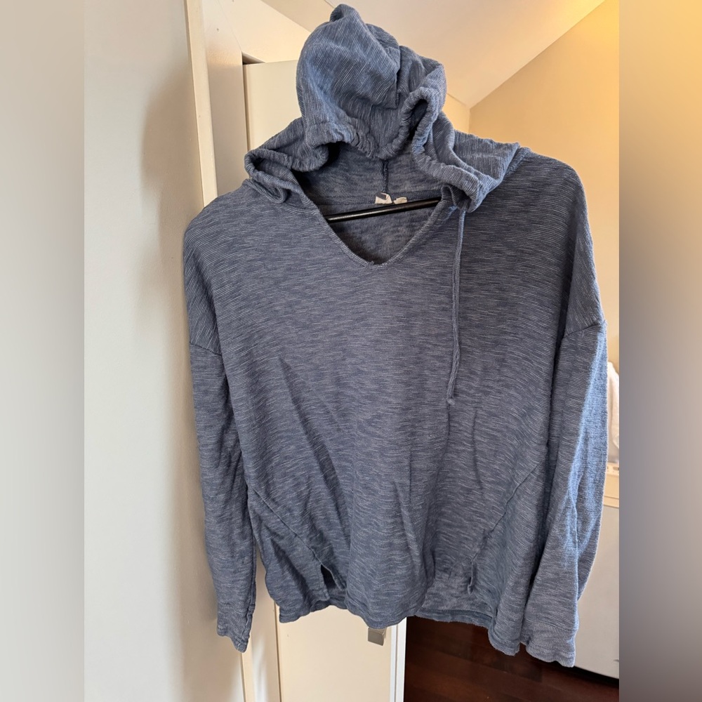 🟢ROXY size large wanted & Wild Cozy Blue Hooded Sweater🟢